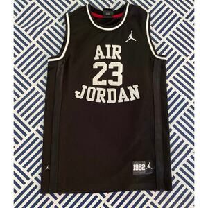 Michael Jordan jersey
Youth small